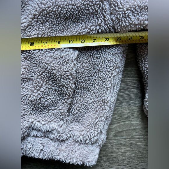 Urban Outfitters Cropped Fuzzy Jacket Teddy Beige Taupe Lined Cropped size Large - Picture 8 of 9